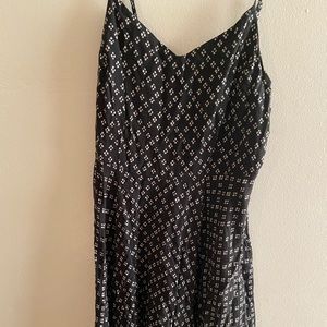 Black and white Old Navy fit and flare sz Large